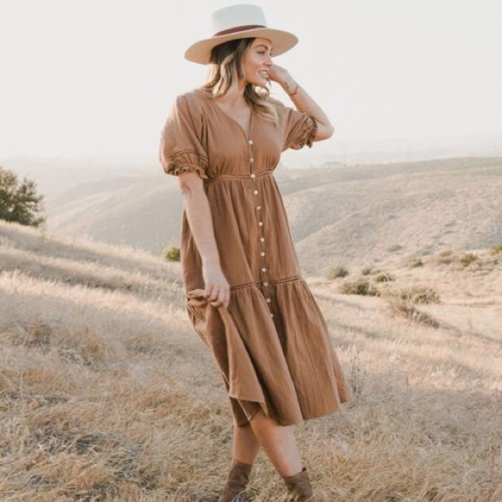 Mandi Dress : Rylee + Cru